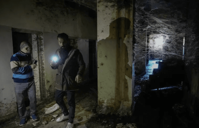 اعتقل 40 عاماً لرفضه قصف حماة.. شاهد طياراً يعود إلى أهله