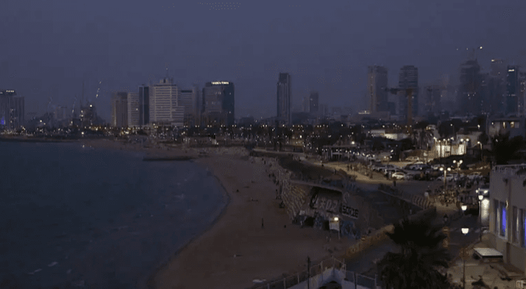 صواريخ من اليمن لإسرائيل وإغلاق لمطار تل أبيب.. ماذا بعد؟