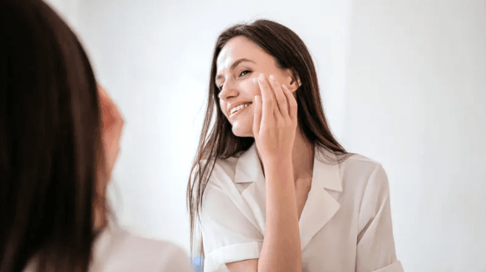 10 عادات يومية تجعلك تبدو أصغر بـ20 عاماً.. تعرف عليها