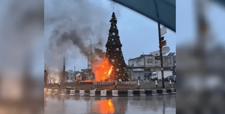 فيديو إحراق شجرة الميلاد بحماة.. “تحرير الشام” تصدر بياناً وتكشف هوية المنفذين