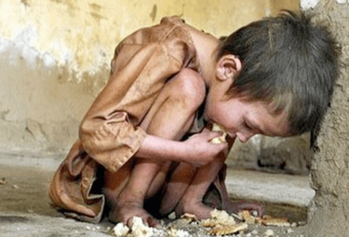 دولة عربية على شفا الانهيار.. المجاعة تتفشى