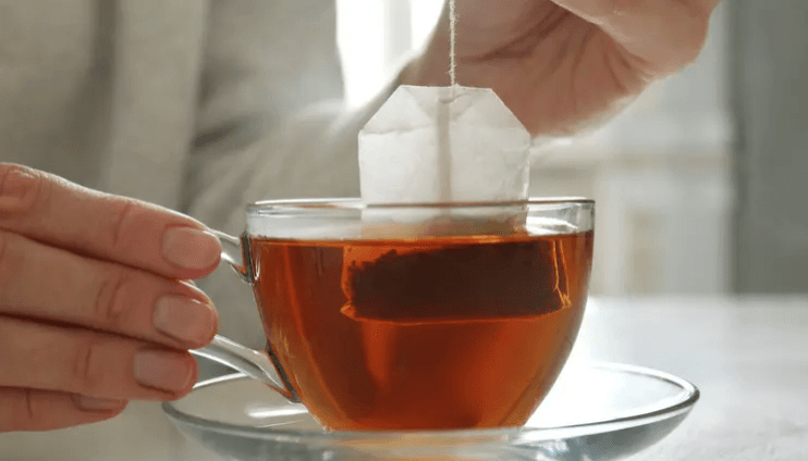 دراسة ستصدمك عن أكياس الشاي و”تأثيرها” على صحتك!