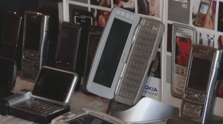 هل يجب أن تفكر في شراء هاتف تقليدي في عام 2025؟