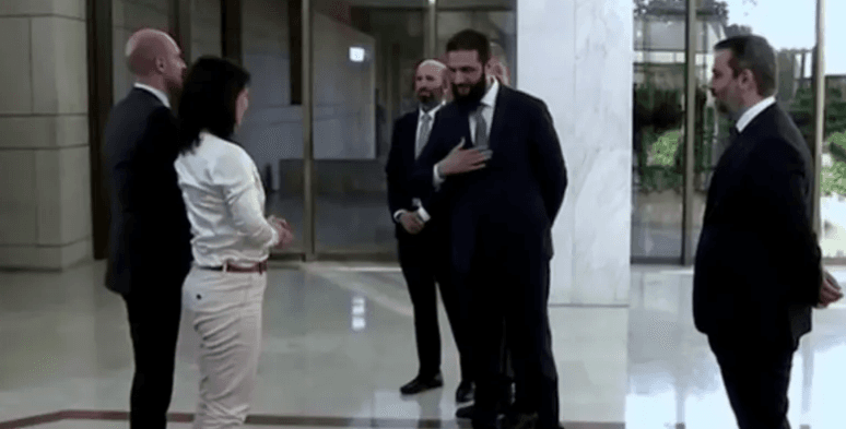 وزيرة الخارجية الألمانية تعلًق على عدم مصافحة الشرع