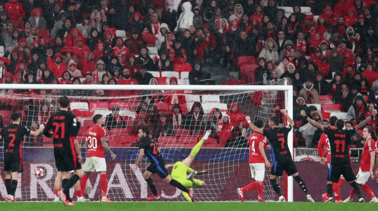 فوز درامي لبرشلونة على بنفيكا