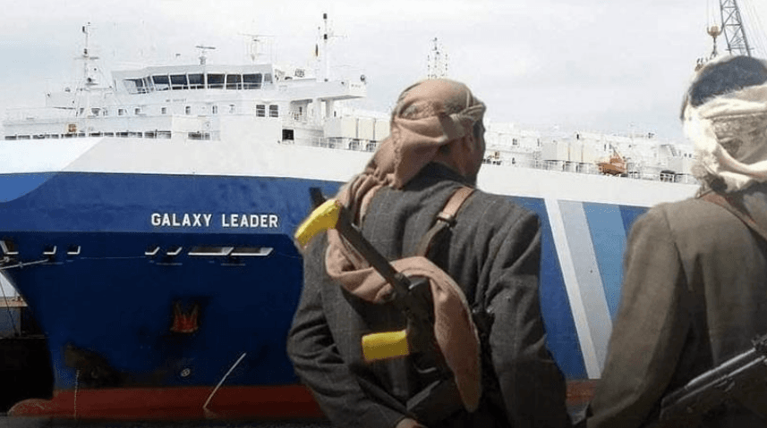 بعد احتجازه 14 شهراً.. الحوثي يعلن الإفراج عن طاقم سفينة إسرائيلية