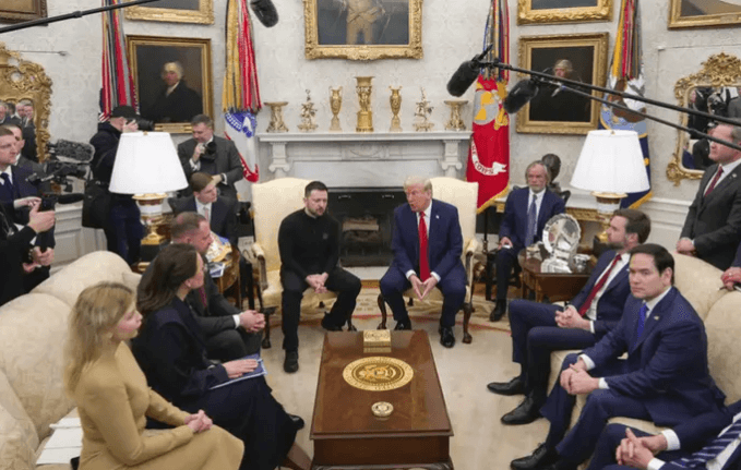 تعليق غريب من وزير خارجية أميركا على زيلينسكي