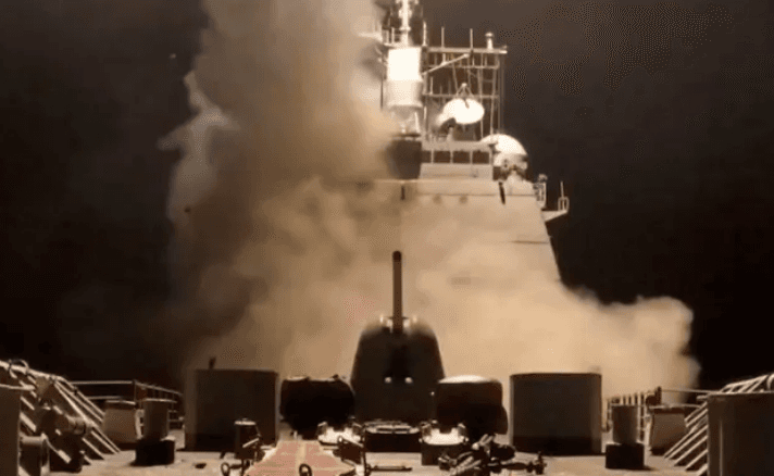 “محادثة سيغنال” تكشف استهداف خبير أسلحة.. هل اخترق الحوثي؟