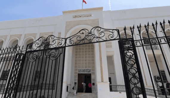 تونس.. أحكام بالسجن تتراوح بين 13 و66 عاماً في “قضية التآمر”