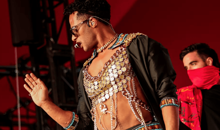 مصر.. أول رد من محمد رمضان على ضجة ارتدائه “حمالة صدر”