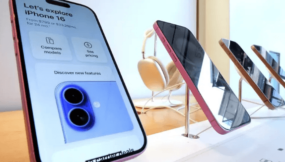 “أبل” تعتزم نقل تجميع هواتفها من الصين إلى الهند