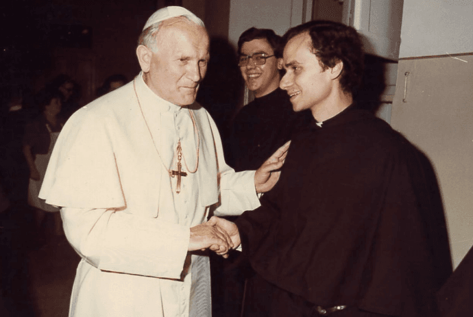 بالصور: ليو الرابع عشر على مر السنين في رحلته إلى البابوية