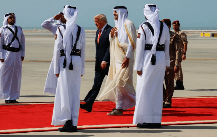 أمير قطر يستقبل ترامب بمستهل زيارته للدوحة