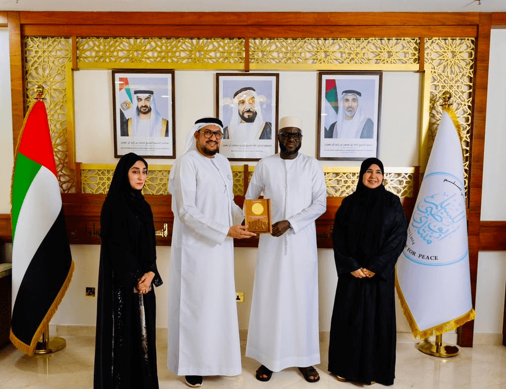 تعزيزًا للدبلوماسية الروحية.. منتدى أبوظبي للسلم يستقبل رئيس البرلمان السنغالي