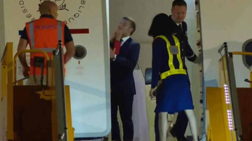 صفعة على متن الرئاسة: بريجيت تُحرج ماكرون أمام العالم