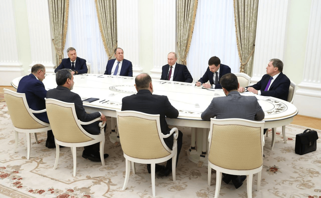 بوتين يعانق إيران في وجه الغرب.. هل يؤسس هذا التحالف لتفجير المنطقة؟