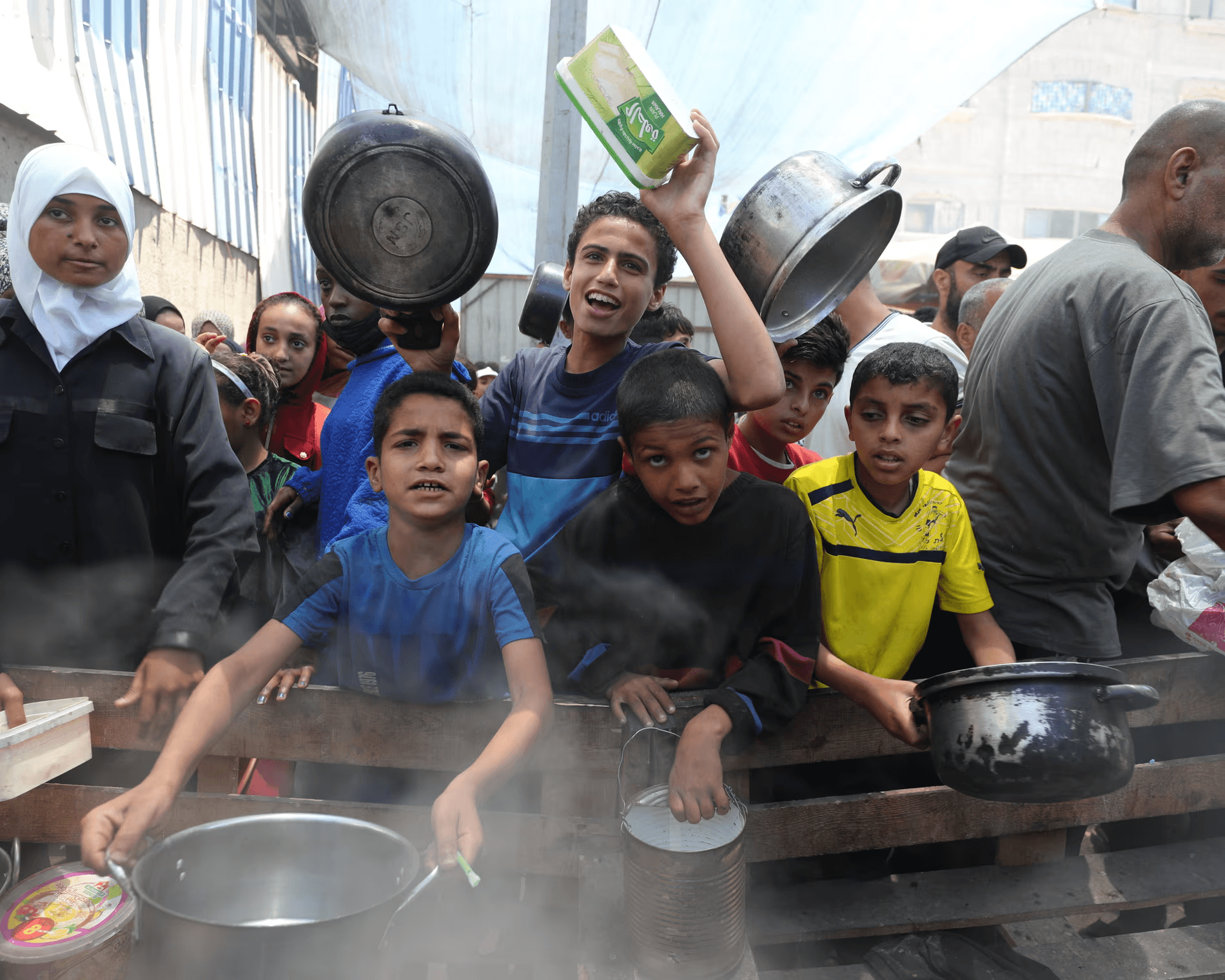 حفنة تراب وبكاء طفل فلسطيني: مأساة غزة التي لا تنتهي