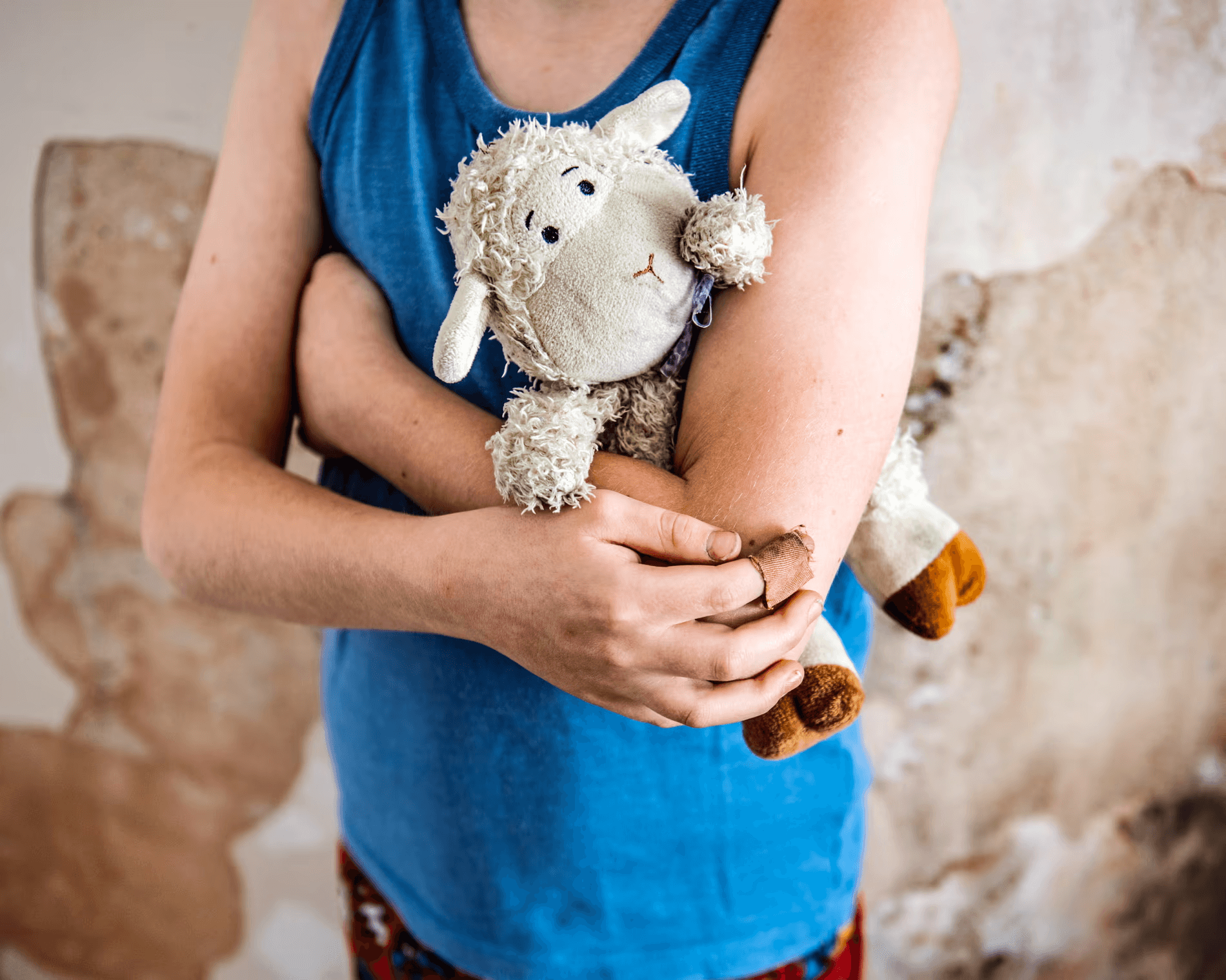 في أغنى دولة بالعالم.. ملايين الأطفال يعيشون في فقر مدقع يشبه حقبة ديكنز!