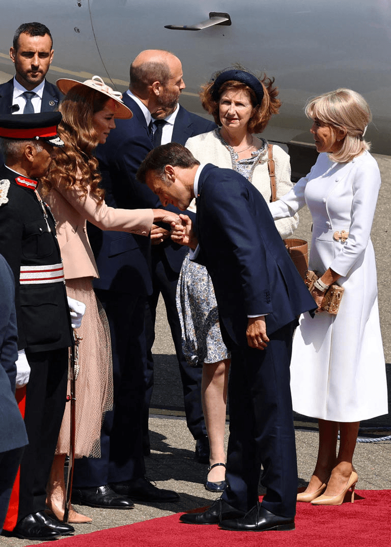 استقبال ملكي لماكرون في لندن: زيارة تاريخية بعد بريكست