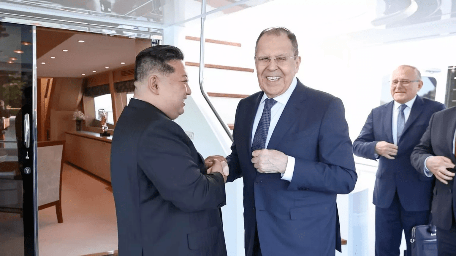 لافروف من بيونغ يانغ: الحرب قادمة إذا استهدفت أميركا كوريا الشمالية!