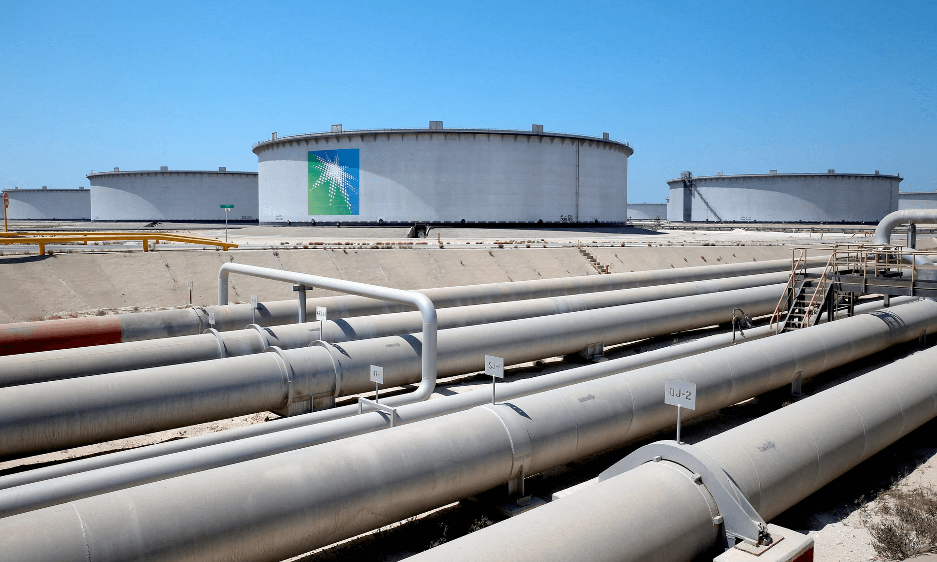 أرامكو تقترب من صفقة بـ10 مليارات دولار مع “بلاك روك” لبيع أصول الجافورة!