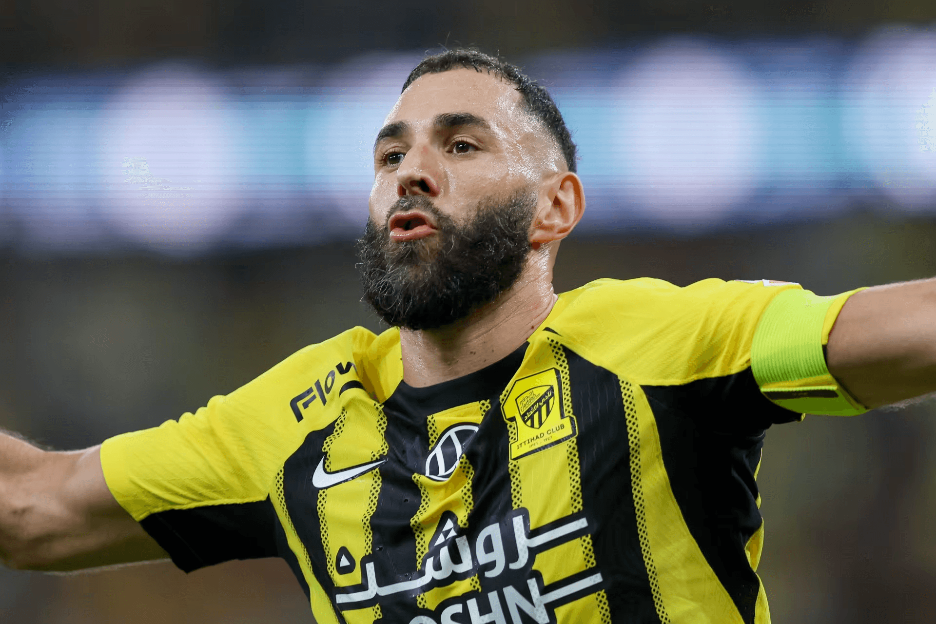 بنزيما يشعل المنافسة على رئاسة نادي الاتحاد في السعودية