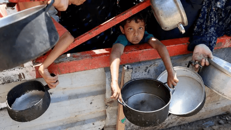 أكثر من 100 منظمة تحذّر: إسرائيل تستخدم الجوع سلاحًا لإبادة غزة
