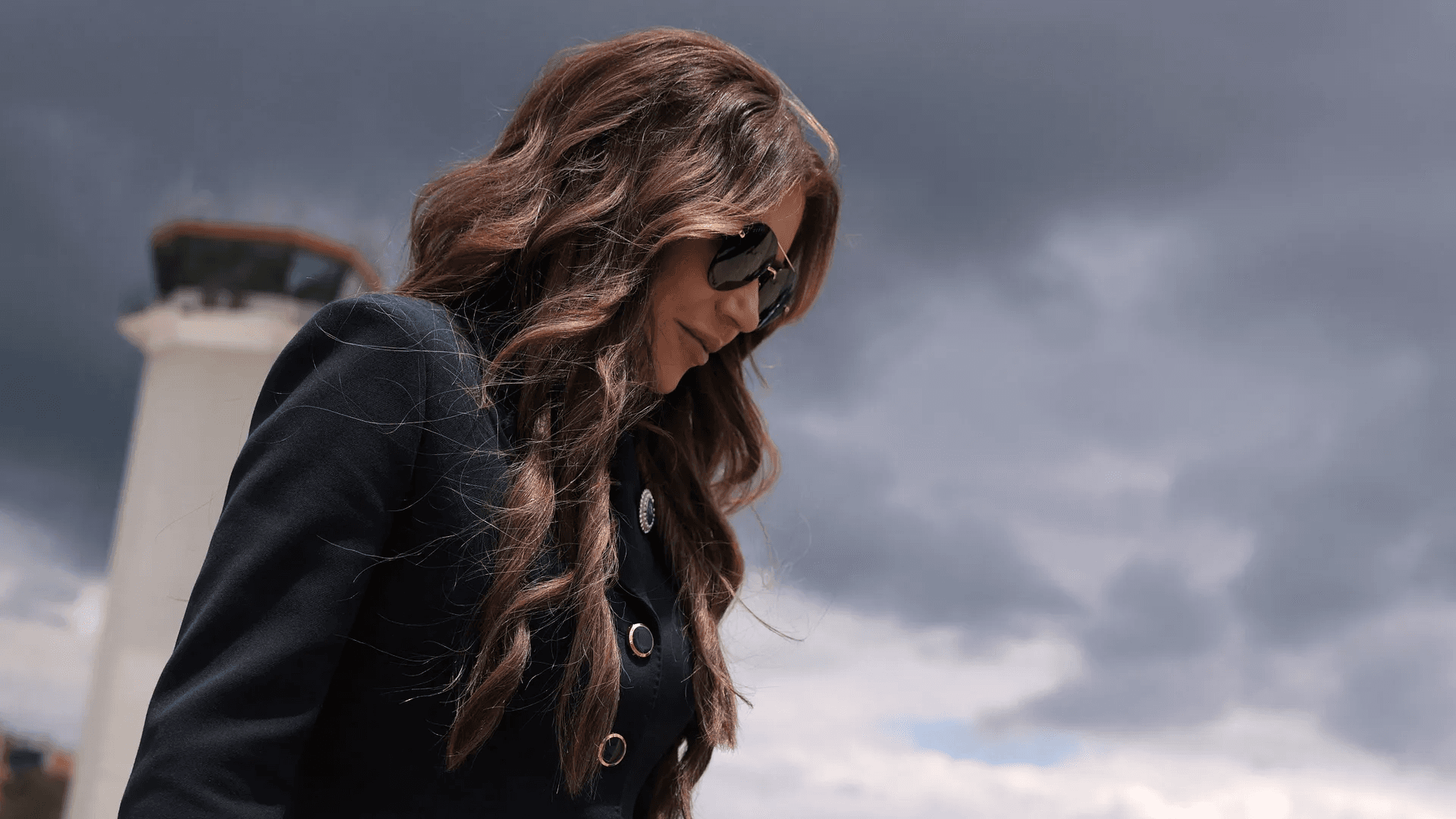 حين يصبح الحب وغيابه مقياسًا لوظيفة في أميركا