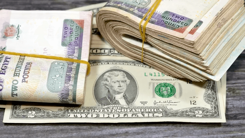 الدولار يقلب الموازين في مصر.. صعود مفاجئ للجنيه