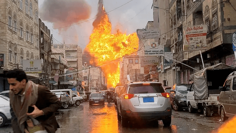 تصعيد في صنعاء: الغماري يلوح بعقاب إسرائيلي وشيك