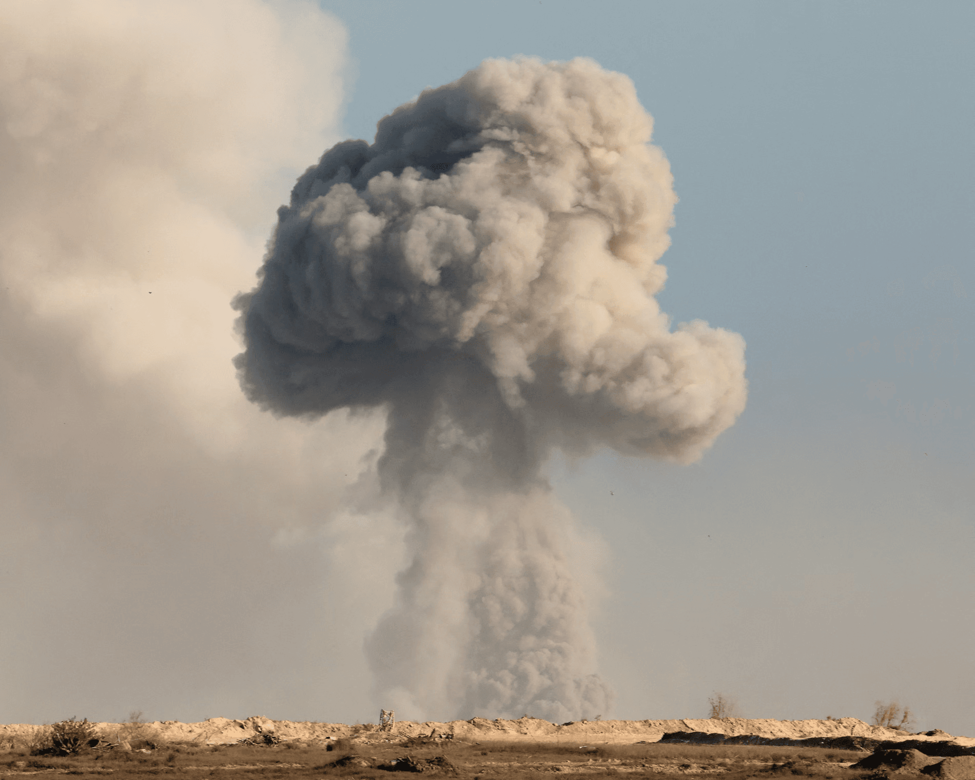 غزة تحت النار: هل بدأت إسرائيل تهجير الفلسطينيين مع انطلاق الهجوم؟