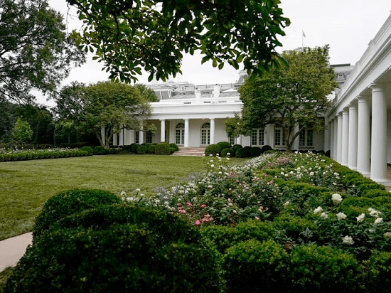 ما سبب تدهور العلاقات بين أوروبا والإدارة الأمريكية؟