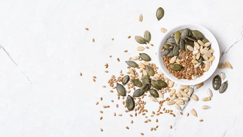 5 بذور تقلب موازين الصحة: هرمونات متزنة وعظام أقوى وهضم مريح!