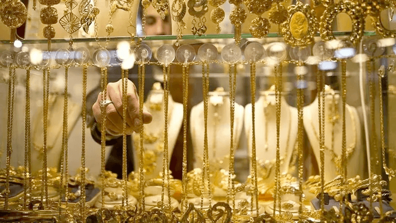 تراجع أسعار الذهب في مصر مع ارتفاع الدولار وجني الأرباح