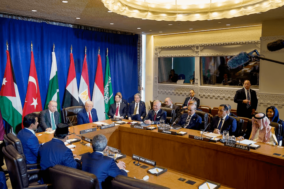 الإمارات تكشف لقاء ترامب مع قادة دول إسلامية حول غزة