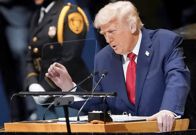 ملياردير إماراتي يشن هجوماً حاداً على ترامب ويفند خطابه