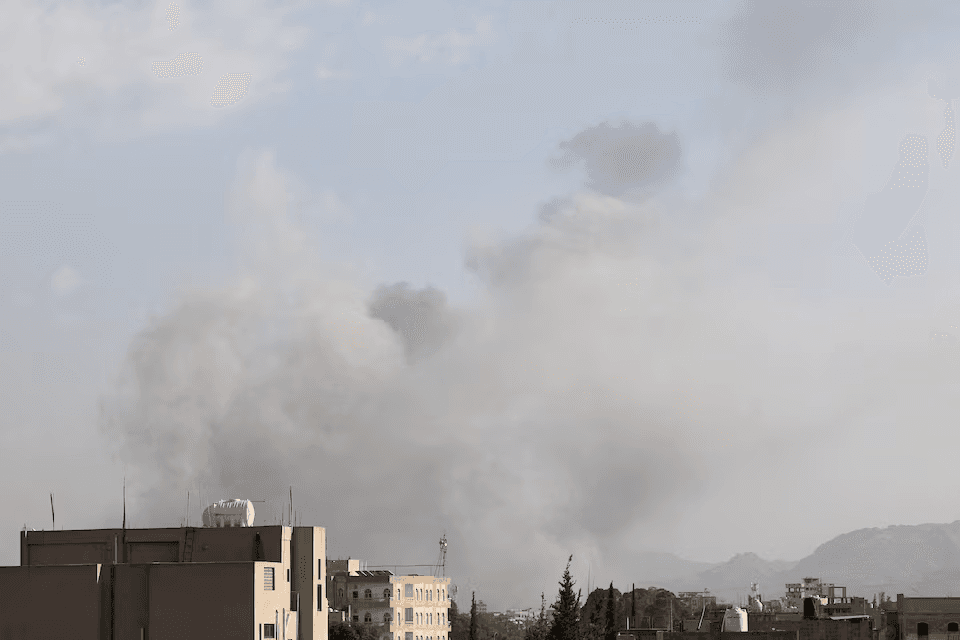 إسرائيل تقصف صنعاء بعد هجوم مسيرة في إيلات