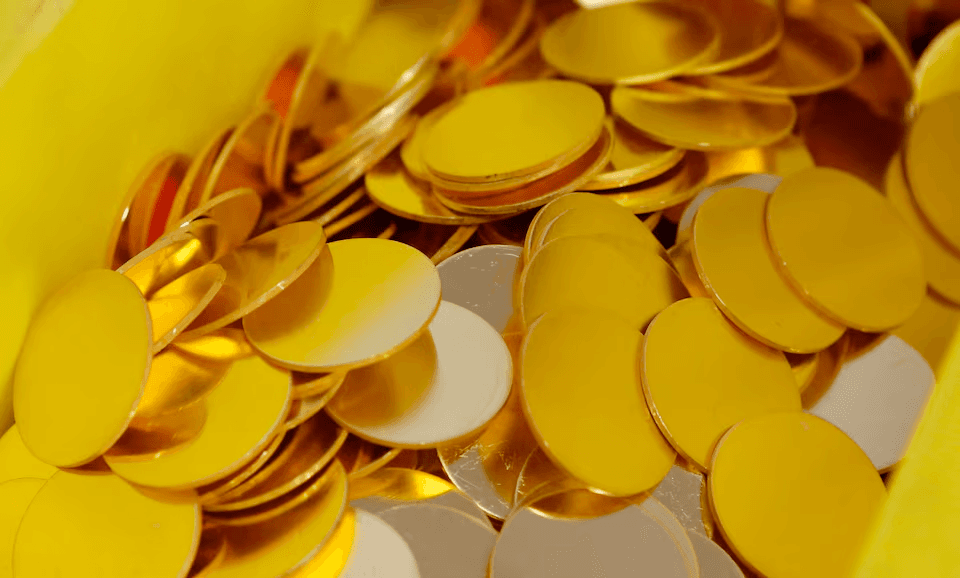 الذهب يتجاوز 3800 دولار للأوقية مع تزايد رهانات خفض الفائدة الأمريكية