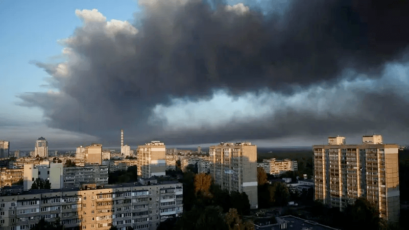 هجوم روسي ضخم يهز كييف ويصيب مقر الحكومة