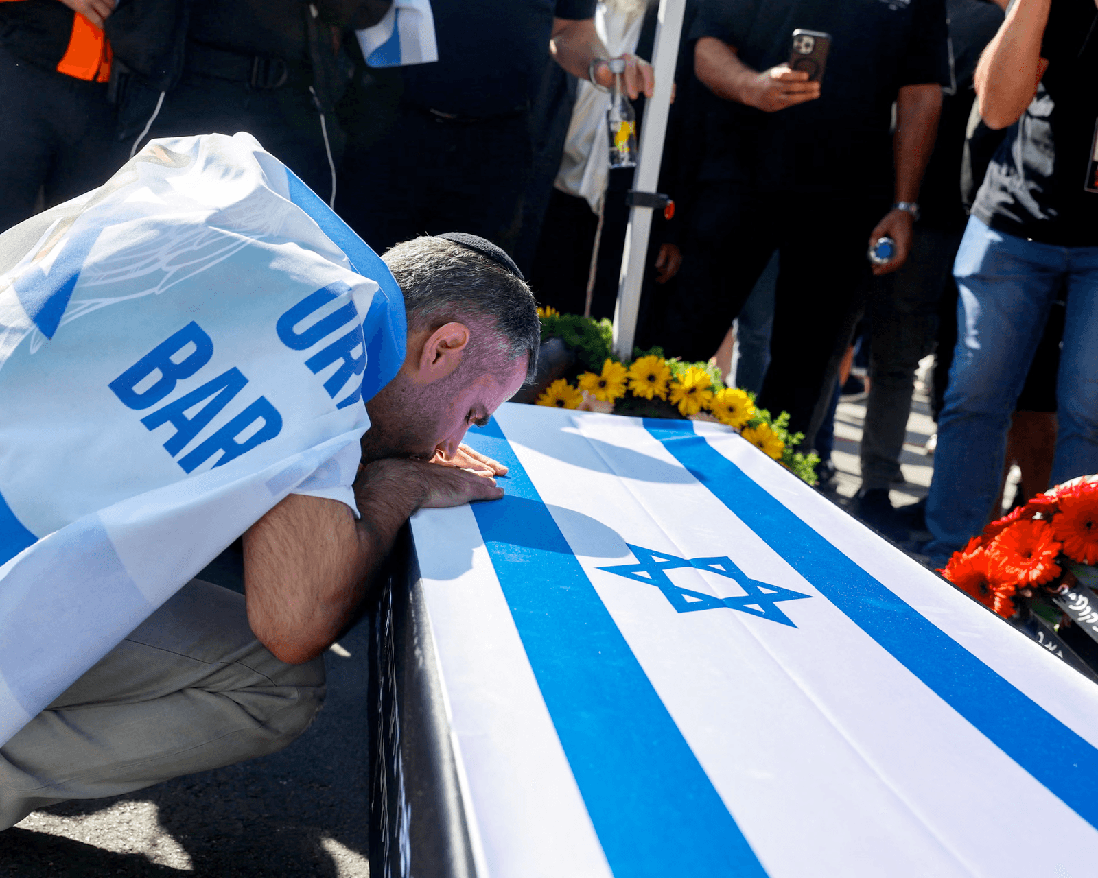 حماس تتعهد بتسليم رفات الرهائن وسط تصاعد التوترات