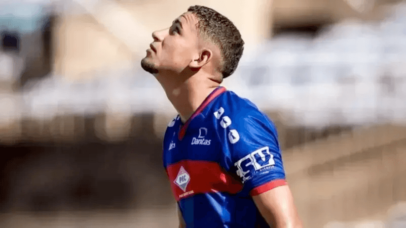 البرازيل: وفاة لاعب كرة بعد اصطدامه ببقرة