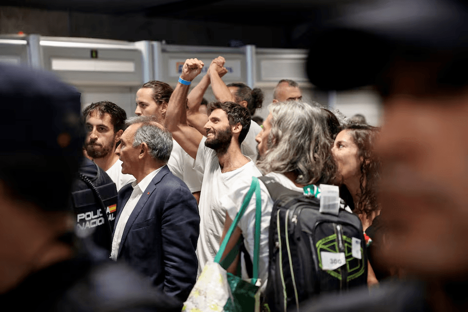 بعد اعتراض أسطول غزة.. إسرائيل ترحّل جريتا تونبري ومئات النشطاء