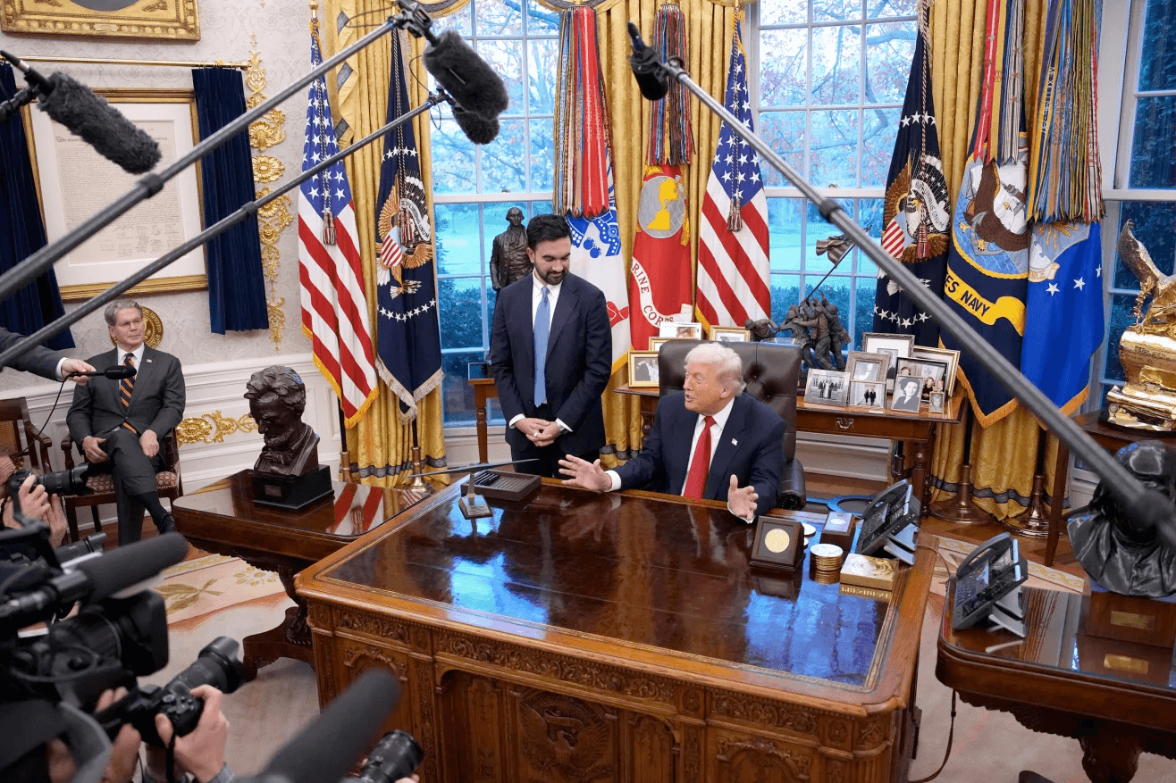 من الخصومة إلى الابتسامات.. ماذا حدث فعلًا في لقاء ترامب وممداني؟