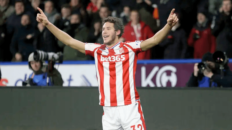 تهم التزوير تطيح بنجم الدوري الإنجليزي رمضان صبحي في مصر