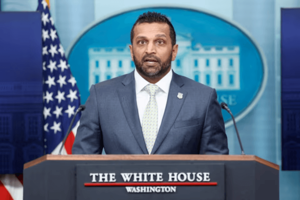 ترامب يؤكد دعمه لمدير الـFBI بعد تقارير عن عزله المحتمل