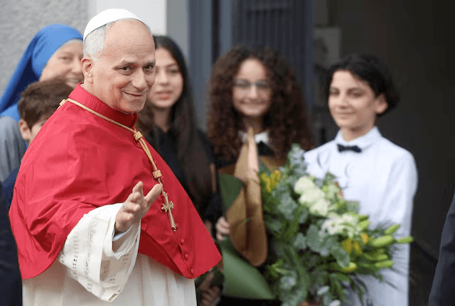 البابا ليو يزور الشرق الأوسط ويندد بالعنف الديني