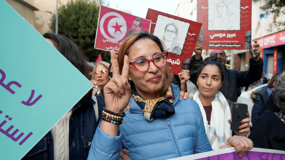 اعتقال شيماء عيسى وحكم بالسجن 20 عاماً.. تصعيد سياسي ضد معارضي قيس سعيد