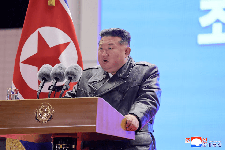 كيم يصعّد: كوريا الشمالية تعزز ردعها النووي عبر قواتها الجوية