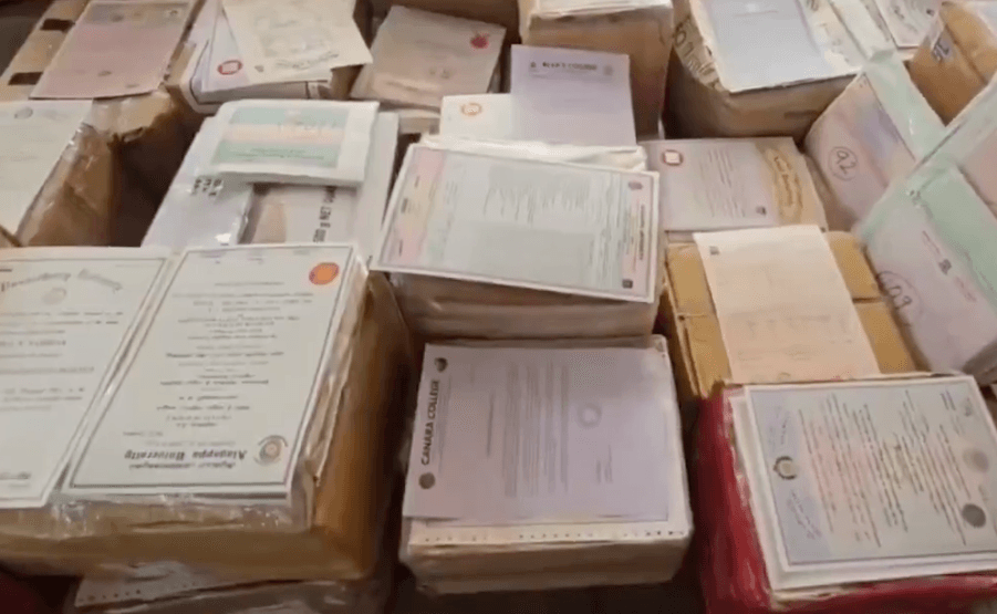 فضيحة ضخمة في الهند: اكتشاف أكبر شبكة تزوير شهادات في العالم