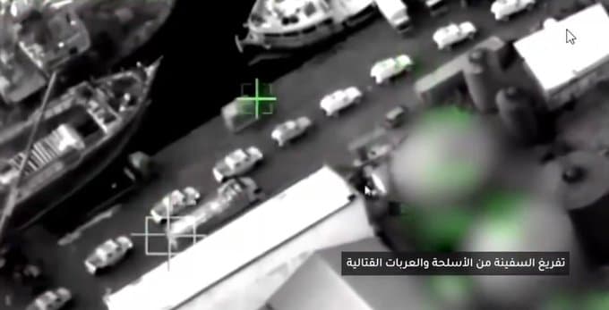 التحالف السعودي يستهدف شحنة أسلحة إماراتية في المكلا | فيديو لحظة الوصول